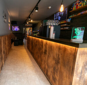 The 2025 Guide to Amsterdam’s Coffeeshop Culture: Relax, Explore & Enjoy The Plug